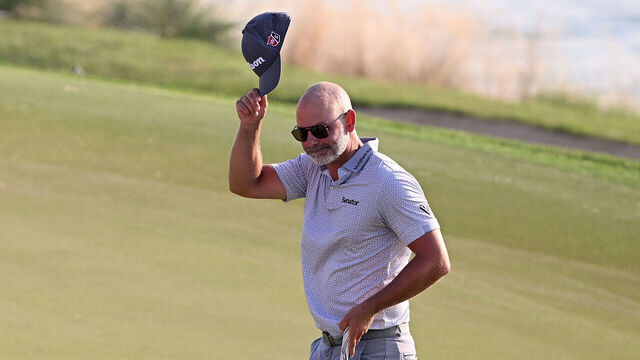 ABU DHABI, UNITED ARAB EMIRATES - NOVEMBER 08: Paul Waring of England acknowledges the crowd on the 18th green on day two of the Abu Dhabi HSBC Championship 2024 at Yas Links Golf Course on November 08, 2024 in Abu Dhabi, United Arab Emirates.