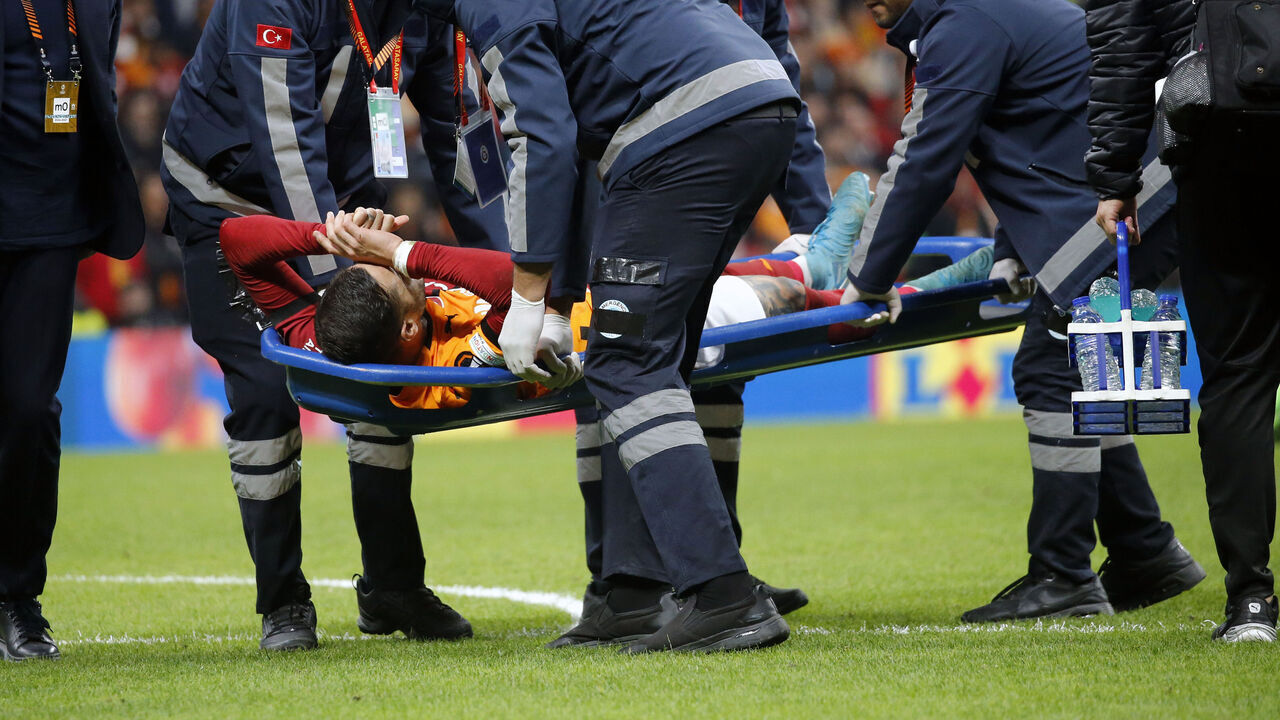 ISTANBUL, TURKEY - NOVEMBER 07: Mauro Icardi injured of Galatasaray during the UEFA Europa League 2024/25 League Phase MD4 match between Galatasaray A.S. and Tottenham Hotspur at Ali Sami Yen Spor Kompleksi on November 07, 2024 in Istanbul, Turkey.