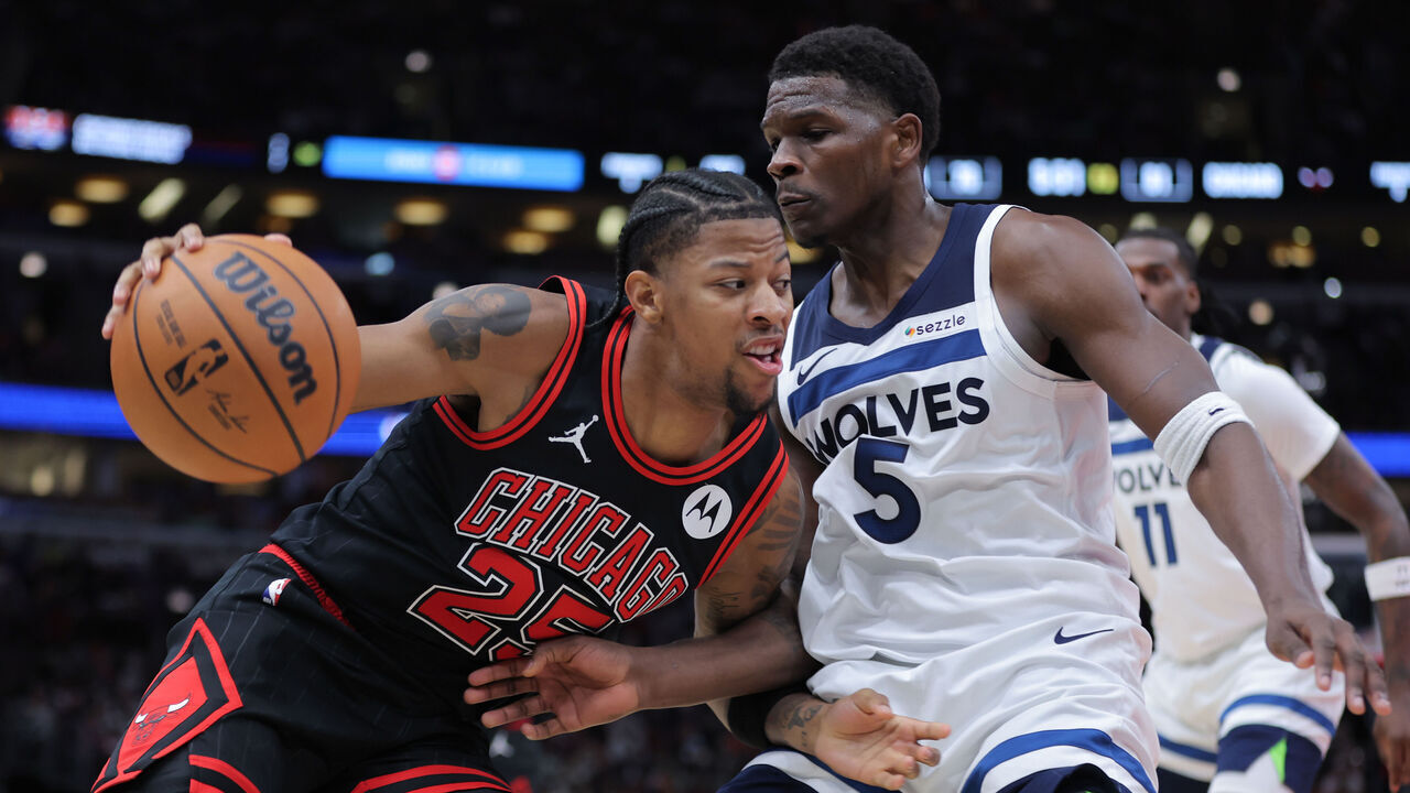 CHICAGO, IL - NOVEMBER 07: Minnesota Timberwolves guard Anthony Edwards (5) posts up against Chicago Bulls forward Dalen Terry (25) during the second half on November 7, 2024 at the United Center in Chicago, Illinois.
