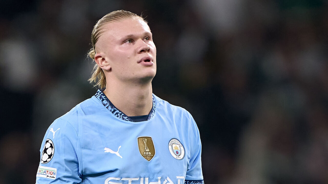 Erling Haaland of Manchester City reacts after missing a penalty kick during the UEFA Champions League match between Sporting CP and Manchester City at Jose Alvalade Stadium in Lisbon, Portugal, on November 5, 2024.
