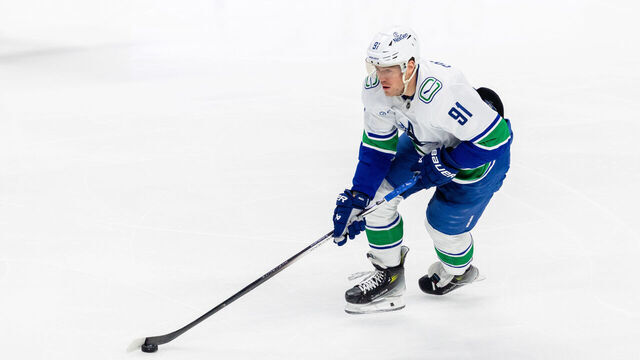 SAN JOSE, CA - NOVEMBER 02: Vancouver Canucks right wing Daniel Sprong (91) controls the puck during a NHL game between the Vancouver Canucks and the San Jose Sharks on November 2, 2024 at SAP Center at San Jose in San Jose, CA.