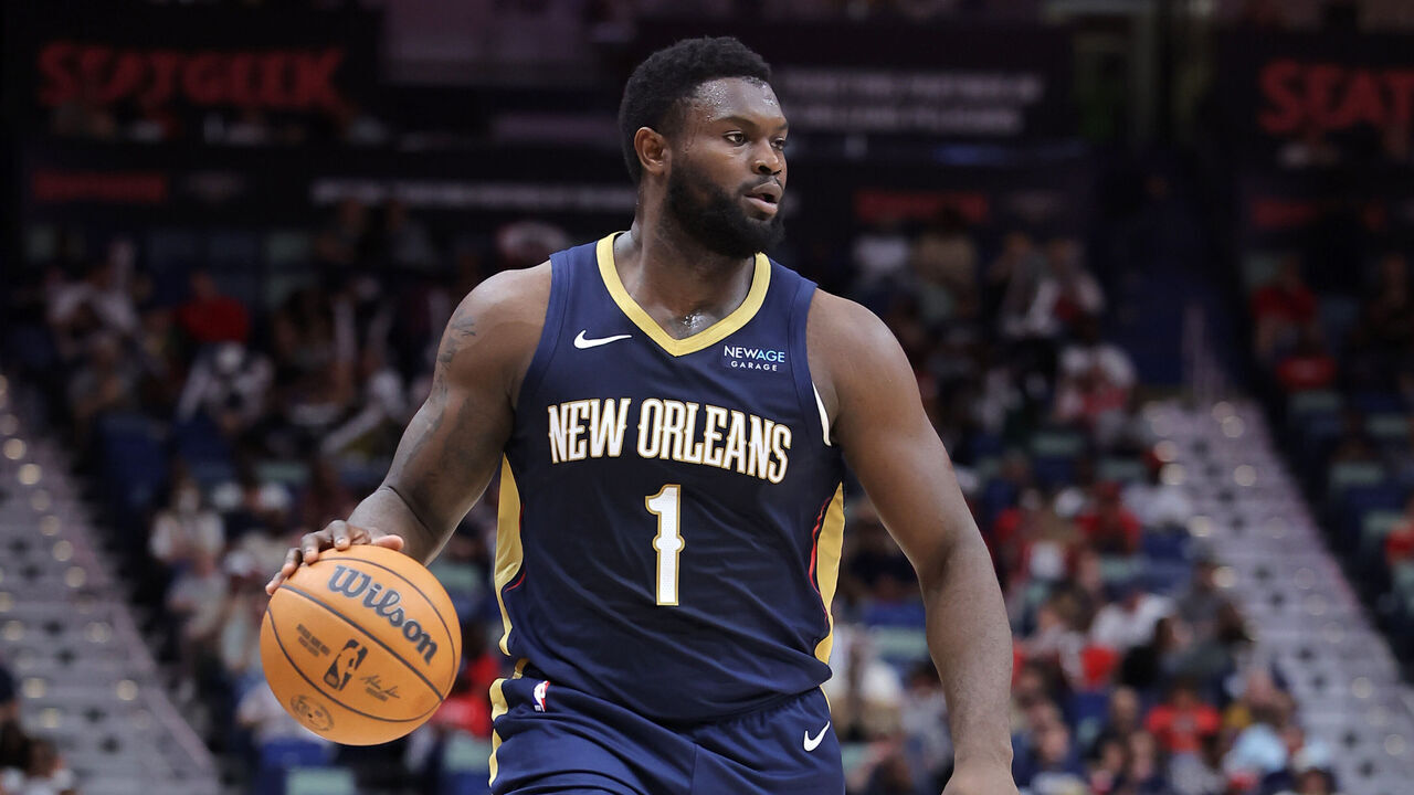 NEW ORLEANS, LOUISIANA - NOVEMBER 06: Zion Williamson #1 of the New Orleans Pelicans drives with the ball against the Cleveland Cavaliers during the first half at the Smoothie King Center on November 06, 2024 in New Orleans, Louisiana.