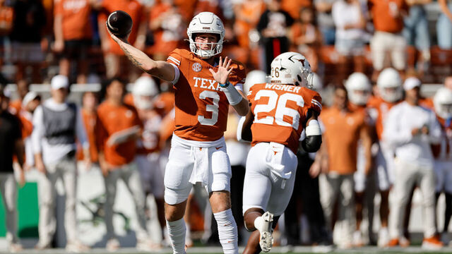AUSTIN, TEXAS - NOVEMBER 09: Quinn Ewers #3 of the Texas Longhorns throws a pass in the first half against the Florida Gators at Darrell K Royal-Texas Memorial Stadium on November 09, 2024 in Austin, Texas.