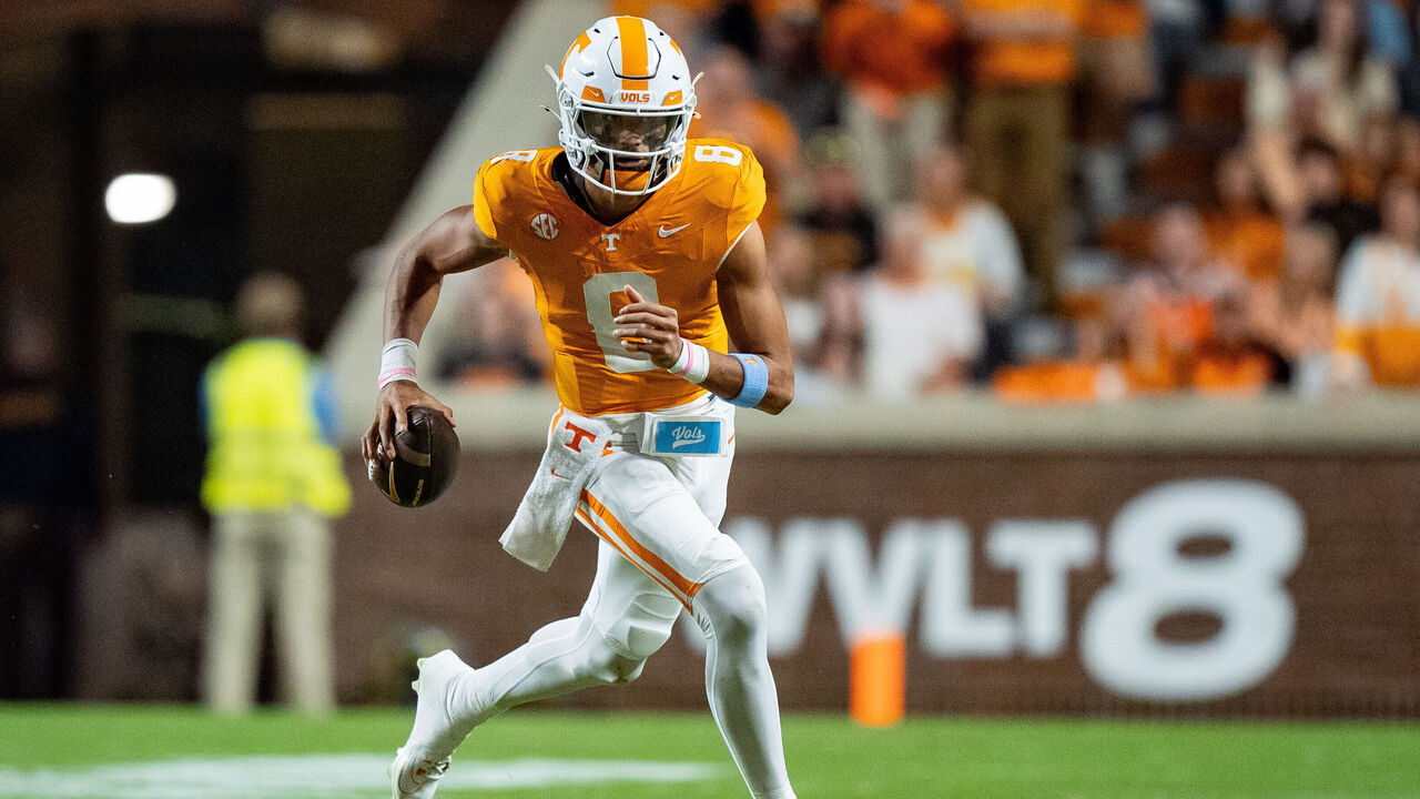 KNOXVILLE, TENNESSEE - NOVEMBER 09: Nico Iamaleava #8 of the Tennessee Volunteers runs with the ball in the first half during their game against the Mississippi State Bulldogs at Neyland Stadium on November 09, 2024 in Knoxville, Tennessee.