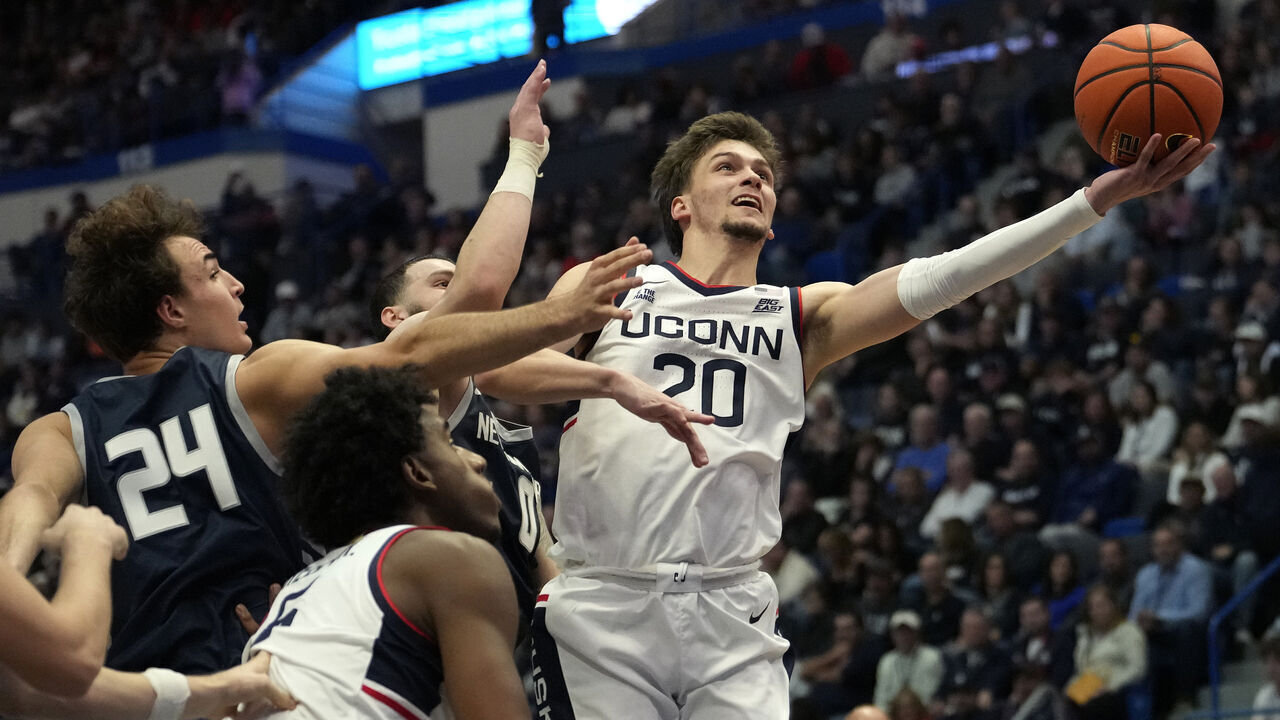 HARTFORD, CONNECTICUT - NOVEMBER 9: Aidan Mahaney #20 of the Connecticut Huskies shoots against the New Hampshire Wildcats during the first half of an NCAA basketball game at the XL Center on November 9, 2024 in Hartford, Connecticut.