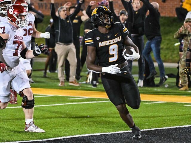 COLUMBIA, MO - NOVEMBER 09: Missouri Tigers defensive end Zion Young (9) scoops up the fumble and returns it for a touchdown to give Missouri the lead with thirty seconds left in the fourth quarter during a SEC conference game between the Oklahoma Sooners and the Missouri Tigers held on Saturday Nov 09, 2024 at Faurot Field at Memorial Stadium in Columbia MO. (Photo by Rick Ulreich/Icon Sportswire via Getty Images