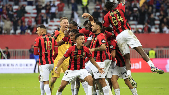 Nice's French midfielder #10 Sofiane Diop (C) celebrates the team's second goal during the French L1 football match between OGC Nice and Lille OSC (LOSC) at the Allianz Riviera Stadium in Nice, south-eastern France, on November 10, 2024.