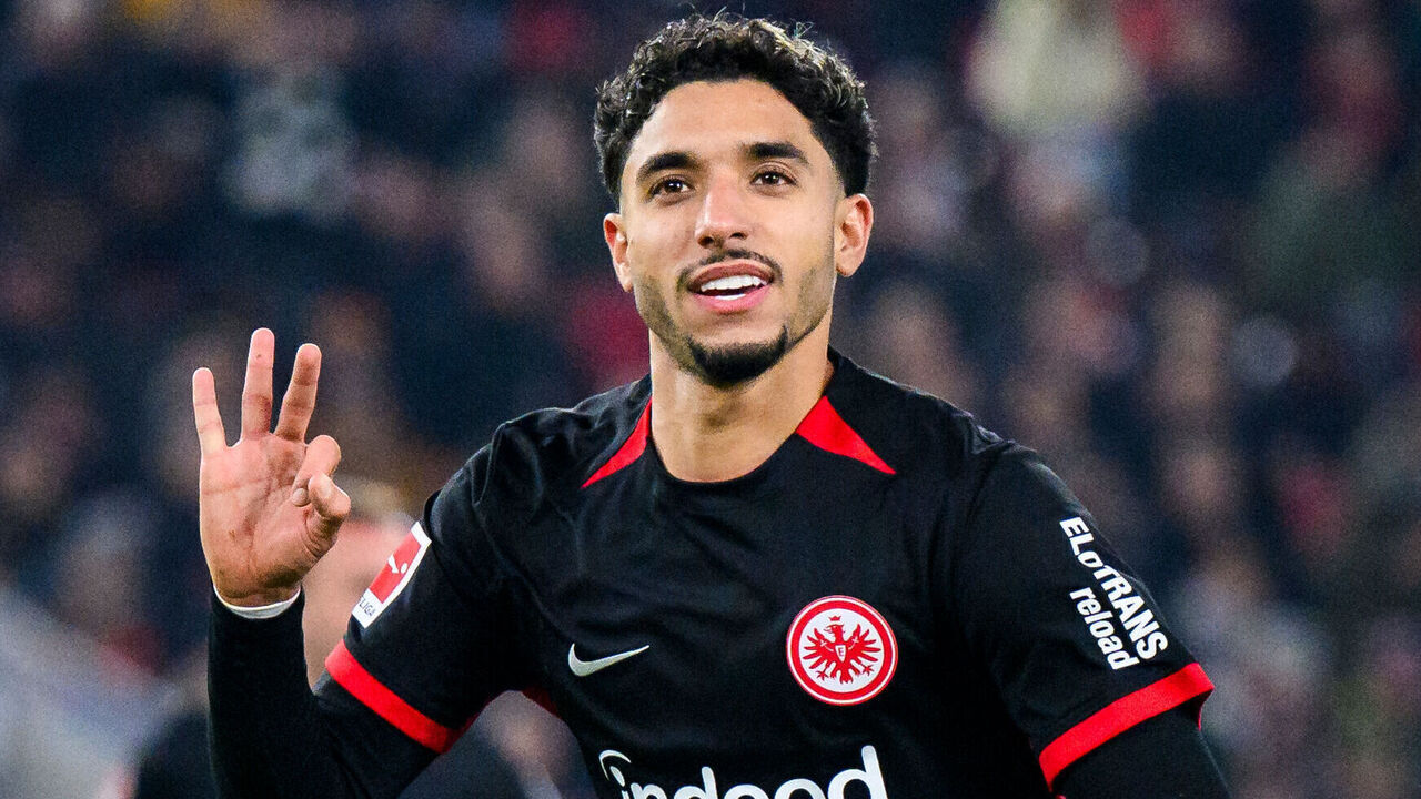 10 November 2024, Baden-Württemberg, Stuttgart: Soccer: Bundesliga, VfB Stuttgart - Eintracht Frankfurt, Matchday 10, MHPArena. Frankfurt's Omar Marmoush celebrates after his goal to make it 0:3. Photo: Tom Weller/dpa - IMPORTANT NOTE: In accordance with the regulations of the DFL German Football League and the DFB German Football Association, it is prohibited to utilize or have utilized photographs taken in the stadium and/or of the match in the form of sequential images and/or video-like photo series.