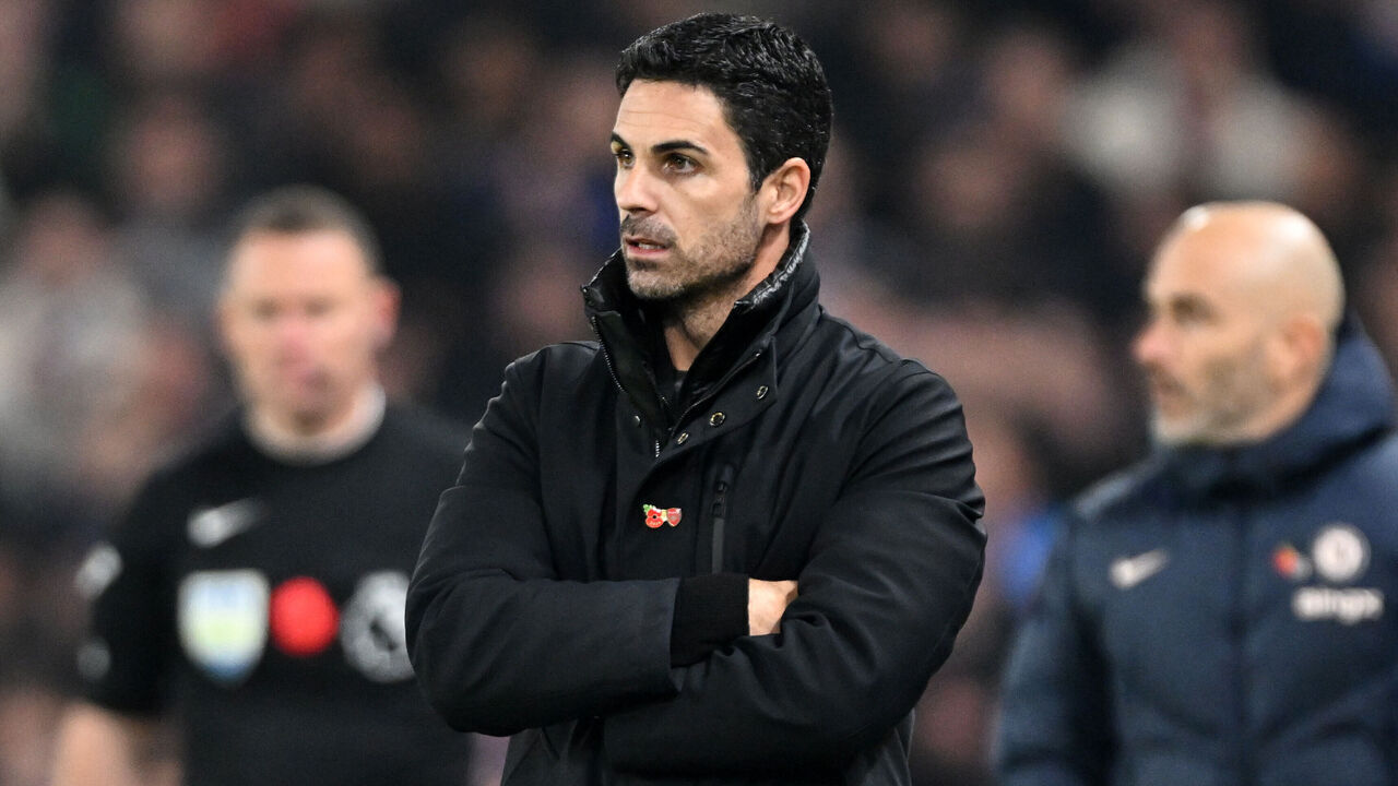 LONDON, ENGLAND - NOVEMBER 10: Mikel Arteta, Manager of Arsenal, looks on during the Premier League match between Chelsea FC and Arsenal FC at Stamford Bridge on November 10, 2024 in London, England.