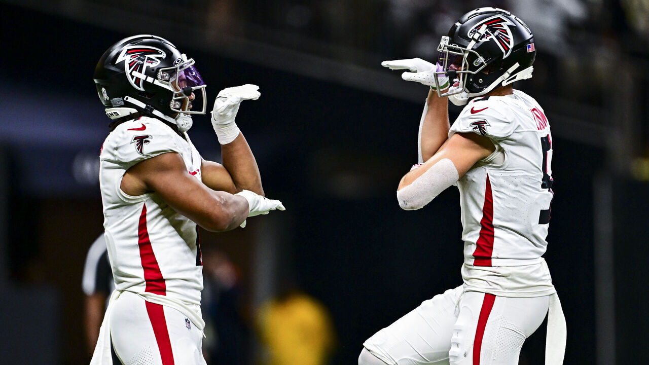 NEW ORLEANS, LOUISIANA - NOVEMBER 10: Bijan Robinson #7 and Drake London #5 of the Atlanta Falcons celebrate a touchdown during the third quarter against the New Orleans Saints at Caesars Superdome on November 10, 2024 in New Orleans, Louisiana.