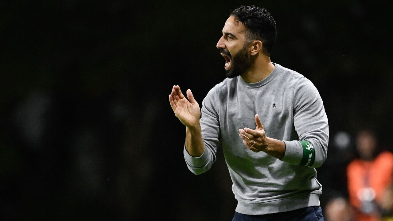 Sporting Lisbon's Portuguese coach Ruben Amorim yells to players during the Portuguese League football match between SC Braga and Sporting CP at the Municipal stadium of Braga on November 10, 2024.