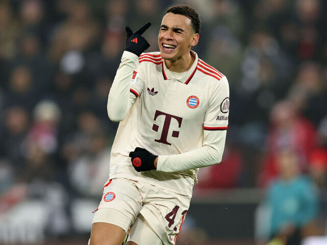 HAMBURG, GERMANY - NOVEMBER 09: Jamal Musiala of FC Bayern Muenchen celebrates after scoring his team`s first goal during the Bundesliga match between FC St. Pauli 1910 and FC Bayern München at Millerntor Stadium on November 09, 2024 in Hamburg, Germany.