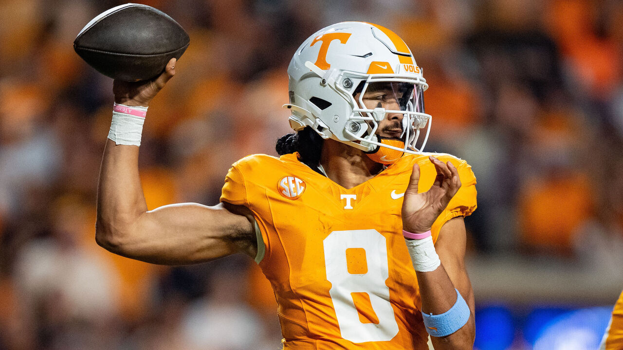 KNOXVILLE, TENNESSEE - NOVEMBER 09: Nico Iamaleava #8 of the Tennessee Volunteers passes the ball in the first half during their game against the Mississippi State Bulldogs at Neyland Stadium on November 09, 2024 in Knoxville, Tennessee.