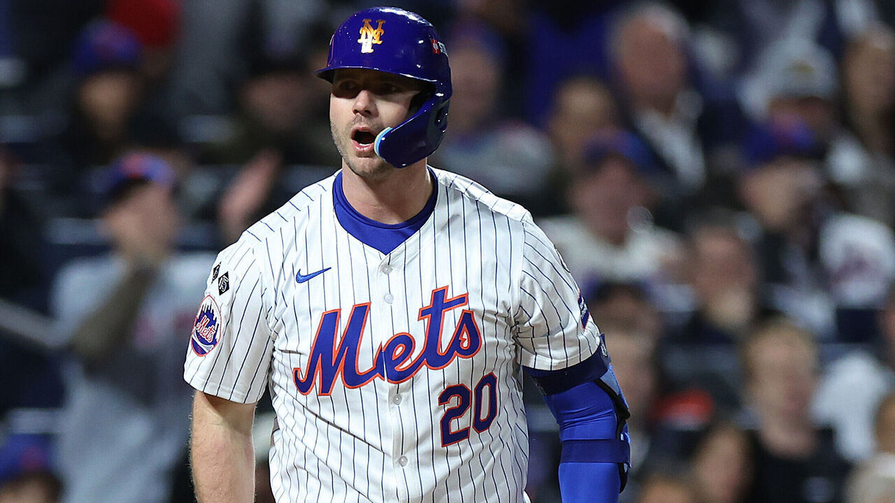NEW YORK, NEW YORK - OCTOBER 17: Pete Alonso #20 of the New York Mets reacts during the third inning against the Los Angeles Dodgers during Game Four of the National League Championship Series at Citi Field on October 17, 2024 in New York City.