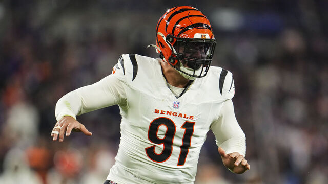 BALTIMORE, MD - NOVEMBER 07: Trey Hendrickson #91 of the Cincinnati Bengals rushes the passer during an NFL football game against the Baltimore Ravens at M&T Bank Stadium on November 7, 2024 in Baltimore, Maryland.