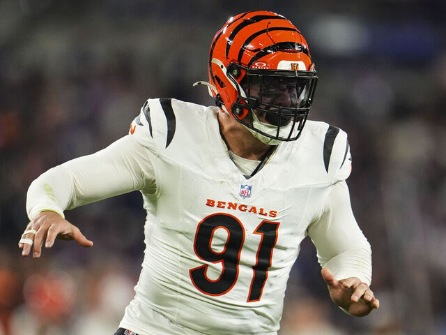 BALTIMORE, MD - NOVEMBER 07: Trey Hendrickson #91 of the Cincinnati Bengals rushes the passer during an NFL football game against the Baltimore Ravens at M&T Bank Stadium on November 7, 2024 in Baltimore, Maryland.
