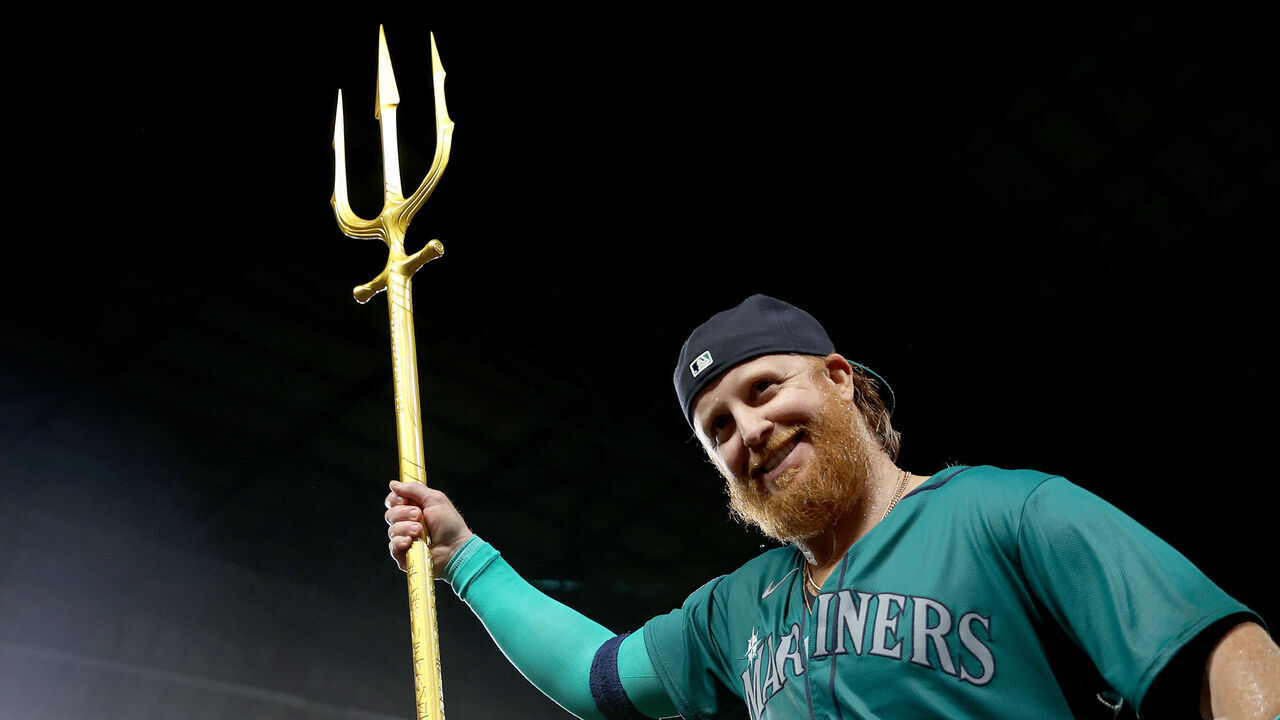 SEATTLE, WASHINGTON - SEPTEMBER 28: Justin Turner #2 of the Seattle Mariners celebrates his walk-off fielder's choice during the tenth inning against the Oakland Athletics at T-Mobile Park on September 28, 2024 in Seattle, Washington.