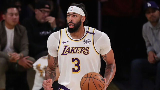 LOS ANGELES, CA - NOVEMBER 10:Los Angeles Lakers forward Anthony Davis (3) looks to pass during the Los Angeles Lakers game versus the Toronto Raptors on November 10, 2024, at Crypto.com Arena in Los Angeles, CA.