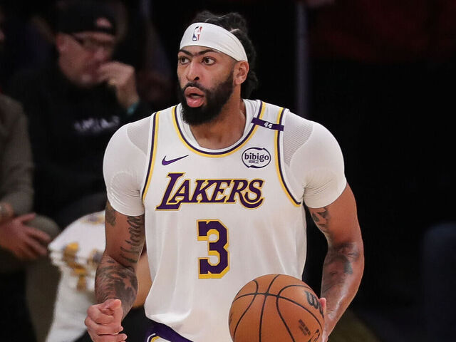 LOS ANGELES, CA - NOVEMBER 10:Los Angeles Lakers forward Anthony Davis (3) looks to pass during the Los Angeles Lakers game versus the Toronto Raptors on November 10, 2024, at Crypto.com Arena in Los Angeles, CA.