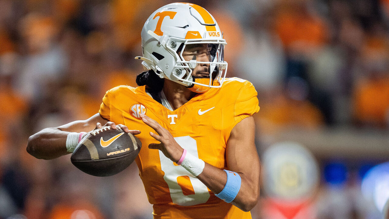 KNOXVILLE, TENNESSEE - NOVEMBER 09: Nico Iamaleava #8 of the Tennessee Volunteers plays against the Mississippi State Bulldogs during their game at Neyland Stadium on November 09, 2024 in Knoxville, Tennessee.
