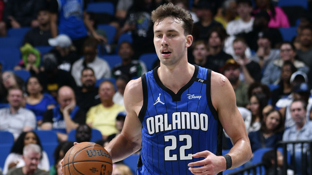 ORLANDO, FL - NOVEMBER 12: Franz Wagner #22 of the Orlando Magic dribbles the ball during the Emirates NBA Cup game on November 12, 2024 at Kia Center in Orlando, Florida. Mandatory Copyright Notice: Copyright 2024 NBAE