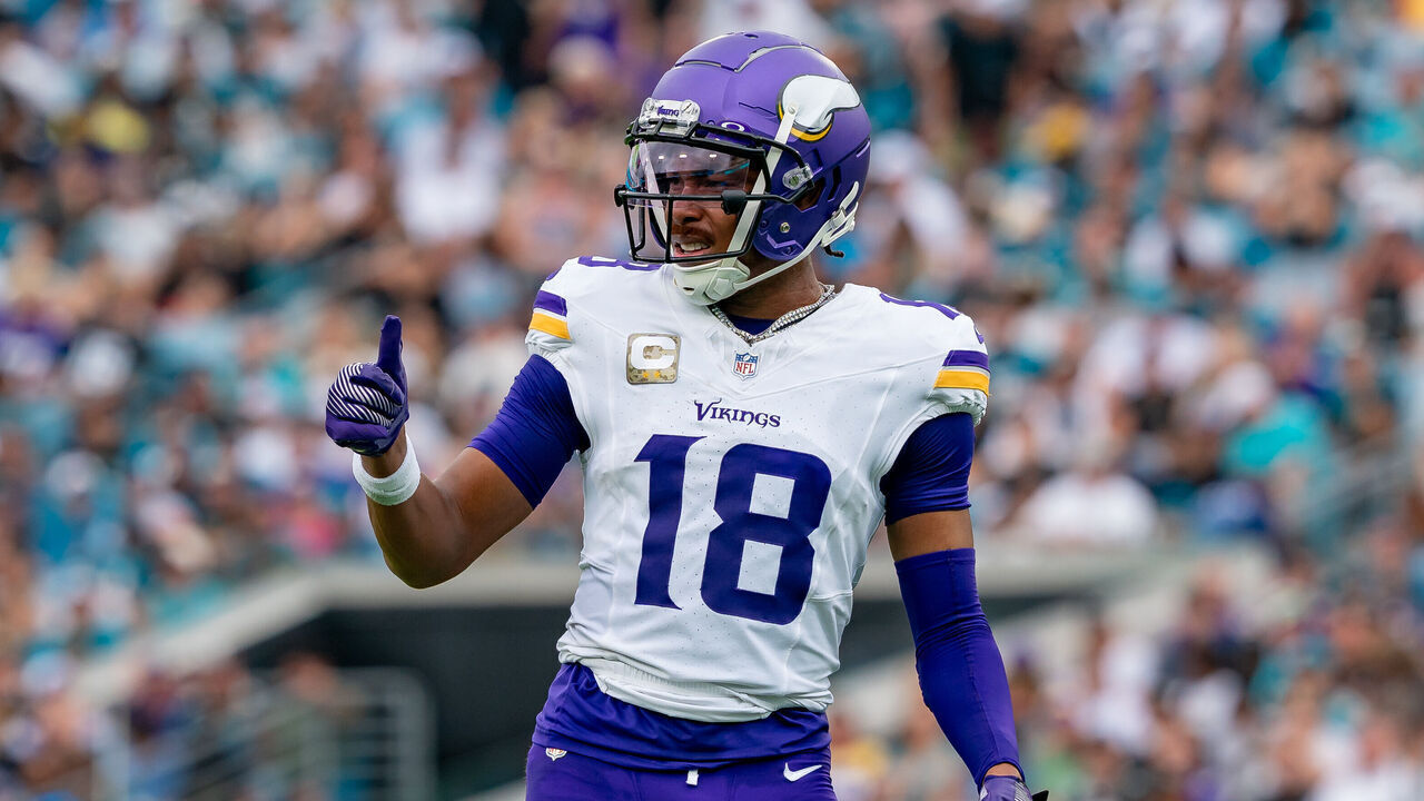 JACKSONVILLE, FL - NOVEMBER 10: Minnesota Vikings wide receiver Justin Jefferson (18) signals to the sideline during an NFL game between the Minnesota Vikings and the Jacksonville Jaguars on November 10th, 2024 at EverBank Stadium in Jacksonville, FL.
