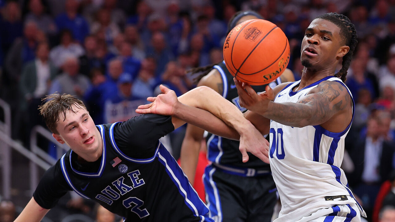 ATLANTA, GEORGIA - NOVEMBER 12: Otega Oweh #00 of the Kentucky Wildcats grabs a rebound against Cooper Flagg #2 of the Duke Blue Devils in the final seconds of the second half during the State Farm Champions Classic between the Kentucky Wildcats and Duke Blue Devils at State Farm Arena on November 12, 2024 in Atlanta, Georgia.