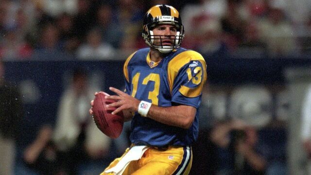 24 Oct 1999: Kurt Warner #13 of the St.Louis Rams moves back to pass the ball during a game against the Cleveland Browns at the Trans World Dome in St. Louis, Missouri. The Rams defeated the Browns 34-3. Mandatory Credit: Elsa Hasch /Allsport