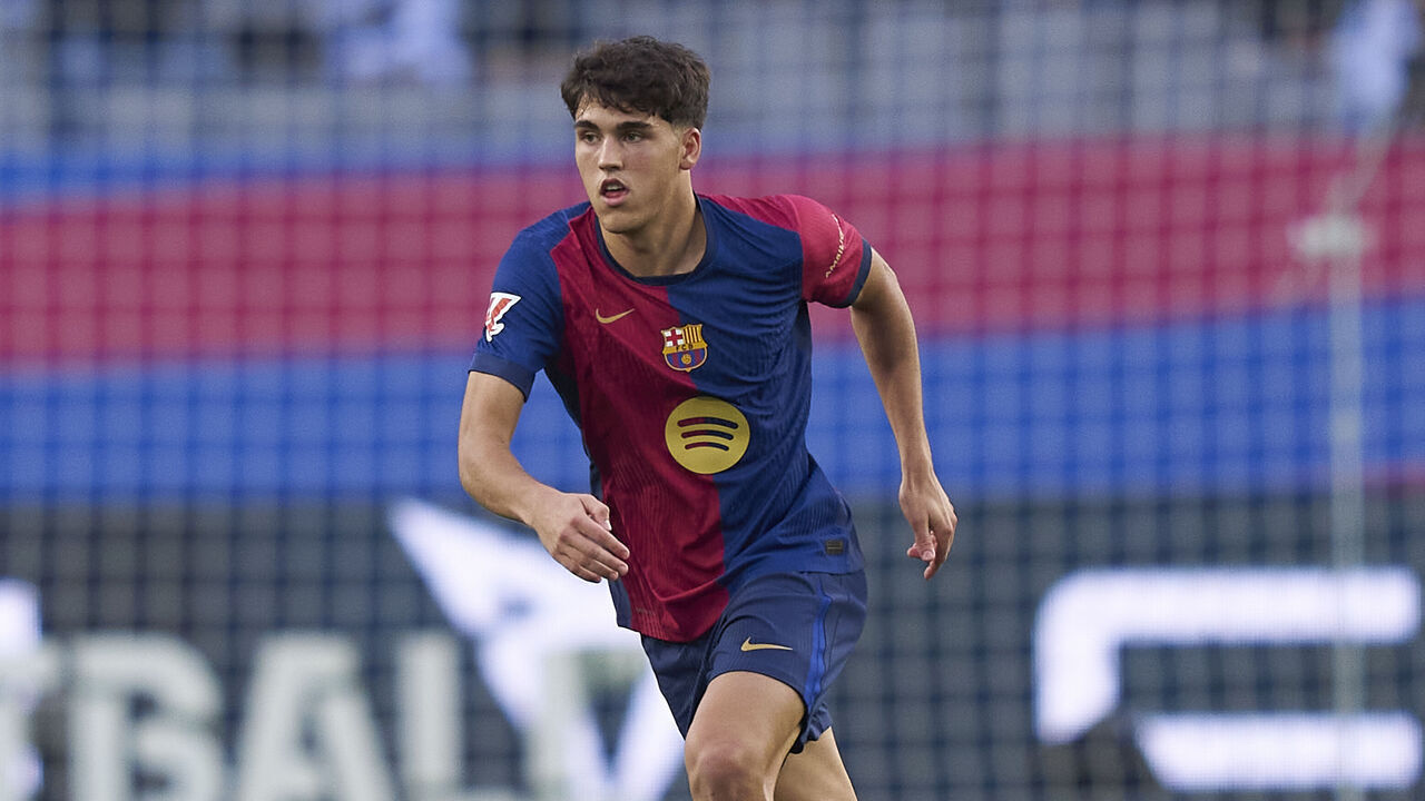 BARCELONA, SPAIN - NOVEMBER 03: Pau Cubarsi of FC Barcelona with the ball during the LaLiga EA Sports match between FC Barcelona and RCD Espanyol at Estadi Olimpic Lluis Companys on November 03, 2024 in Barcelona, Spain.