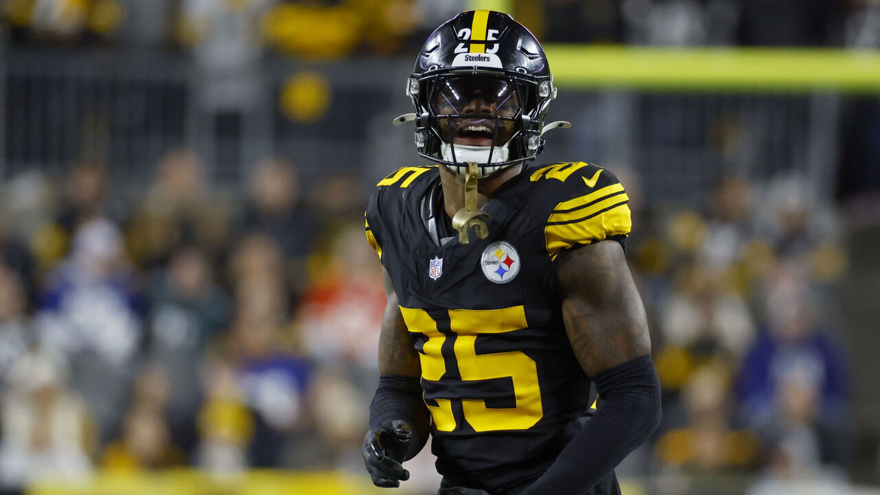 PITTSBURGH, PA - OCTOBER 28: DeShon Elliott #25 of the Pittsburgh Steelers in action against the New York Giants on October 28, 2024 at Acrisure Stadium in Pittsburgh, Pennsylvania.