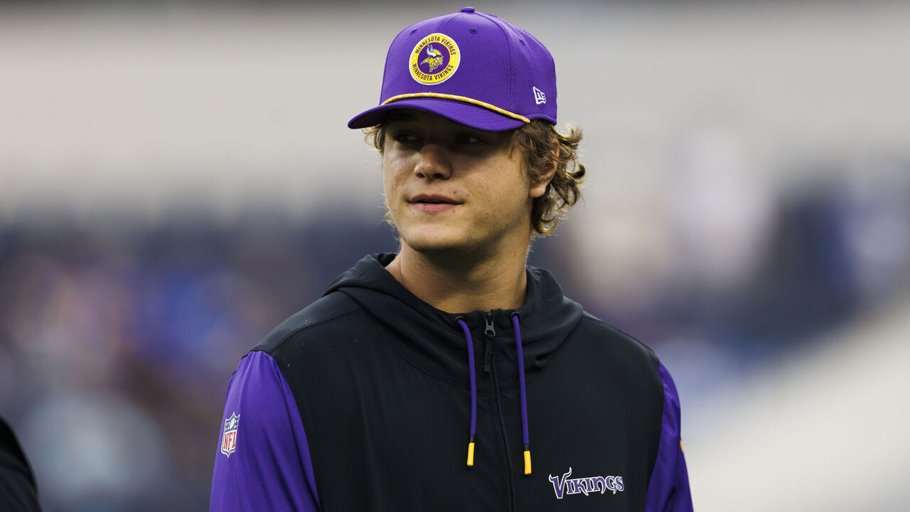 INGLEWOOD, CALIFORNIA - OCTOBER 24: J.J. McCarthy #9 of the Minnesota Vikings looks on the field before a game against Los Angeles Rams at SoFi Stadium on October 24, 2024 in Inglewood, California.