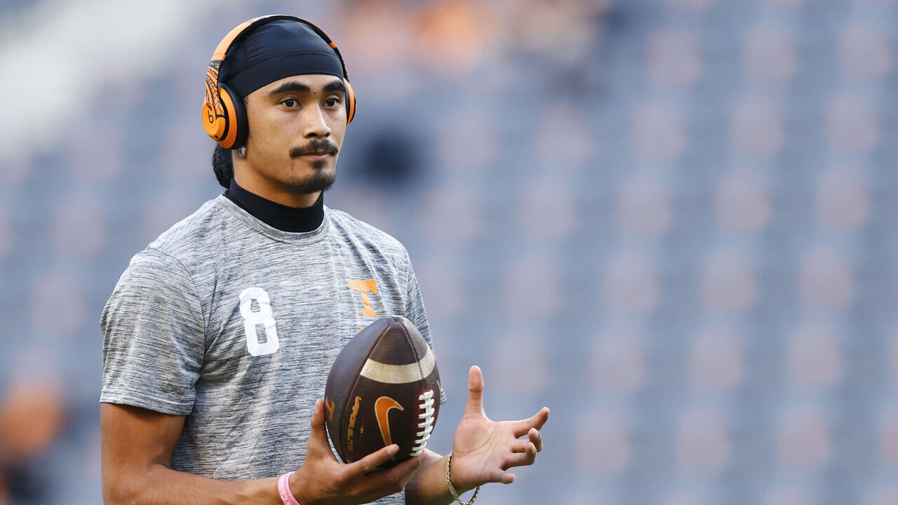 KNOXVILLE, TENNESSEE - NOVEMBER 02: Nico Iamaleava #8 of the Tennessee Volunteers warms up prior to the game at Neyland Stadium between Kentucky and Tennessee on November 02, 2024 in Knoxville, Tennessee.