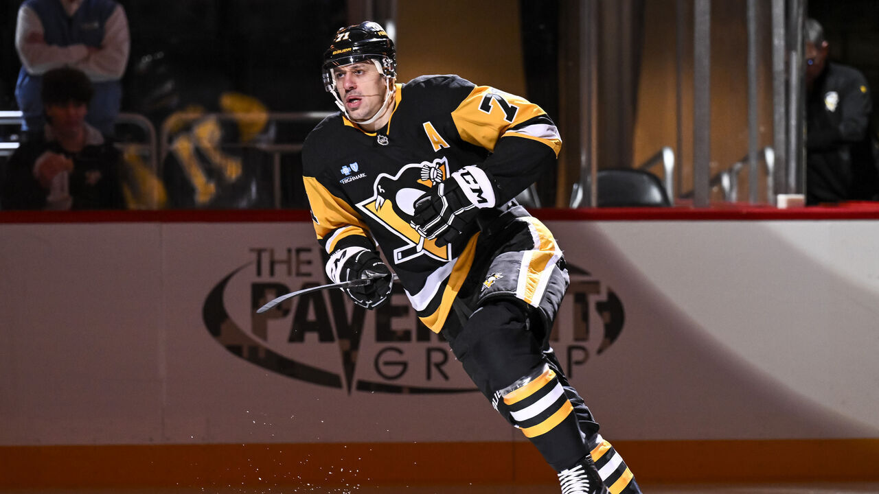 PITTSBURGH, PA - NOVEMBER 11: Pittsburgh Penguins center Evgeni Malkin (71) takes the ice before the first period in the NHL game between the Pittsburgh Penguins and the Dallas Stars on November 11, 2024, at PPG Paints Arena in Pittsburgh, PA.
