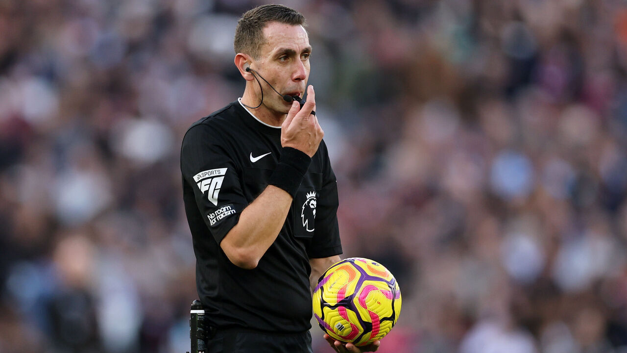 LONDON, ENGLAND - OCTOBER 27: Referee David Coote during the Premier League match between West Ham United FC and Manchester United FC at London Stadium on October 27, 2024 in London, England.