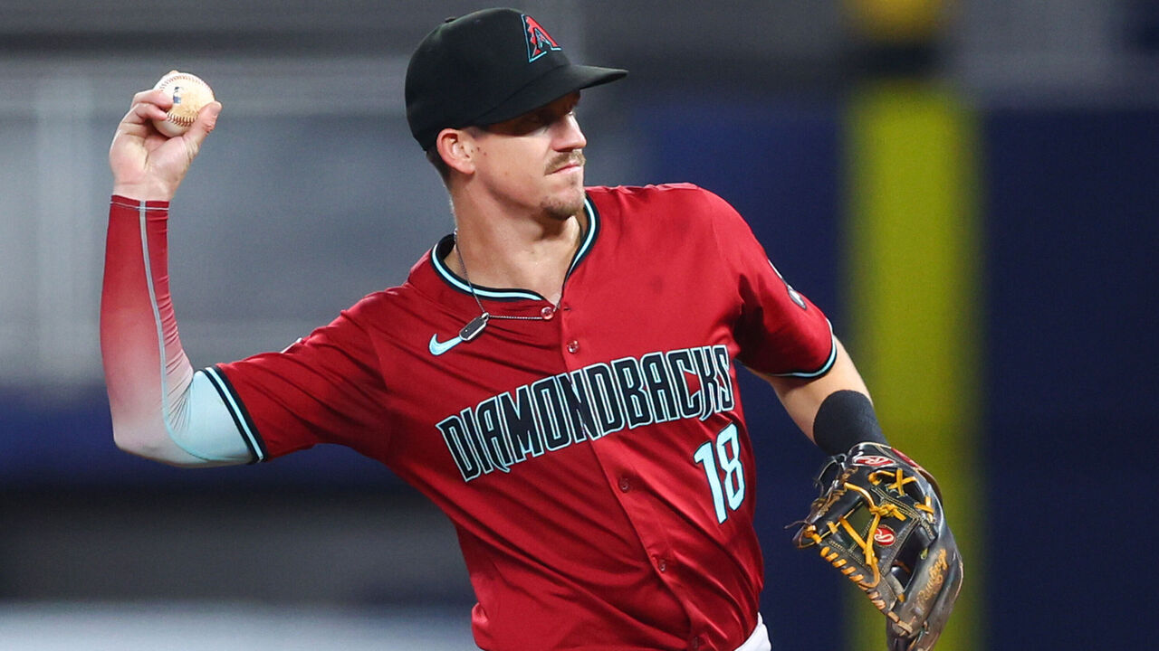 MIAMI, FLORIDA - AUGUST 20: Kevin Newman #18 of the Arizona Diamondbacks throws to first base for an out against the Miami Marlins during the second inning of the game at loanDepot park on August 20, 2024 in Miami, Florida.
