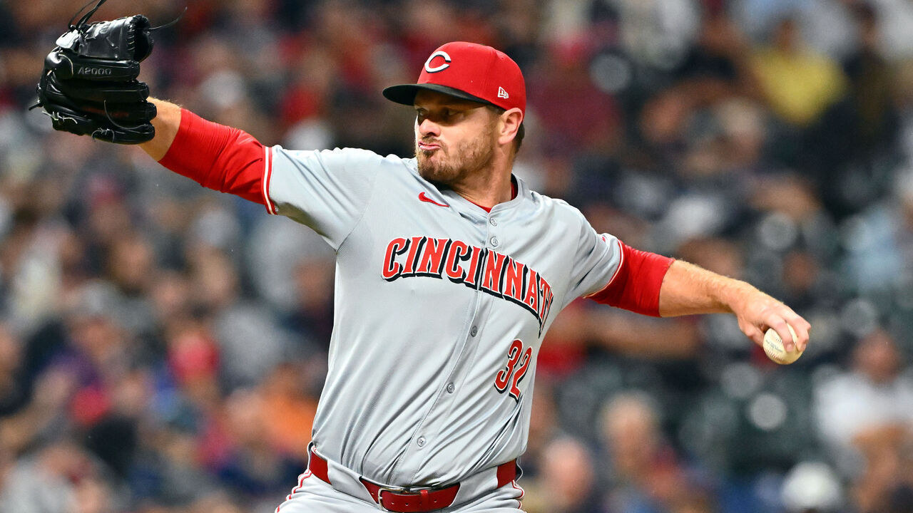 CLEVELAND, OHIO - SEPTEMBER 24: Relief pitcher Justin Wilson #32 of the Cincinnati Reds pitches during the sixth inning against the Cleveland Guardians at Progressive Field on September 24, 2024 in Cleveland, Ohio.