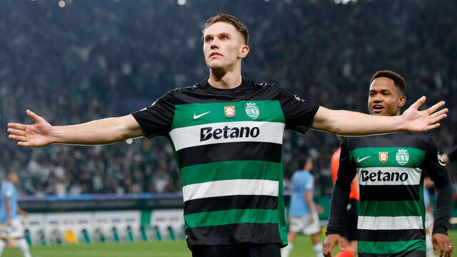 LISBON, PORTUGAL - NOVEMBER 5: Viktor Gyokeres of Sporting CP celebrates 4-1 during the UEFA Champions League match between Sporting CP v Manchester City at the Estadio Jose Alvalade on November 5, 2024 in Lisbon Portugal