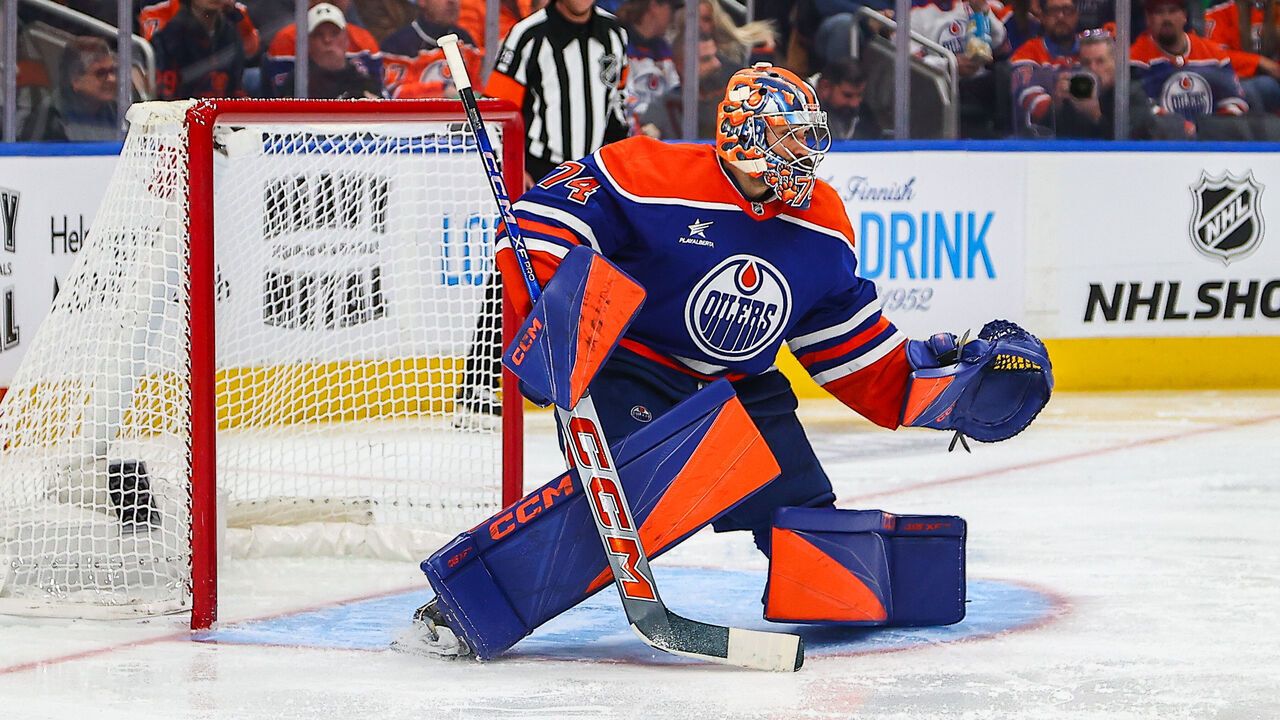 EDMONTON, AB - NOVEMBER 12: Edmonton Oilers Goalie Stuart Skinner (74) makes a big save in the second period of the Edmonton Oilers game versus the New York Islanders on November 12, 2024 at Rogers Place in Edmonton, AB.