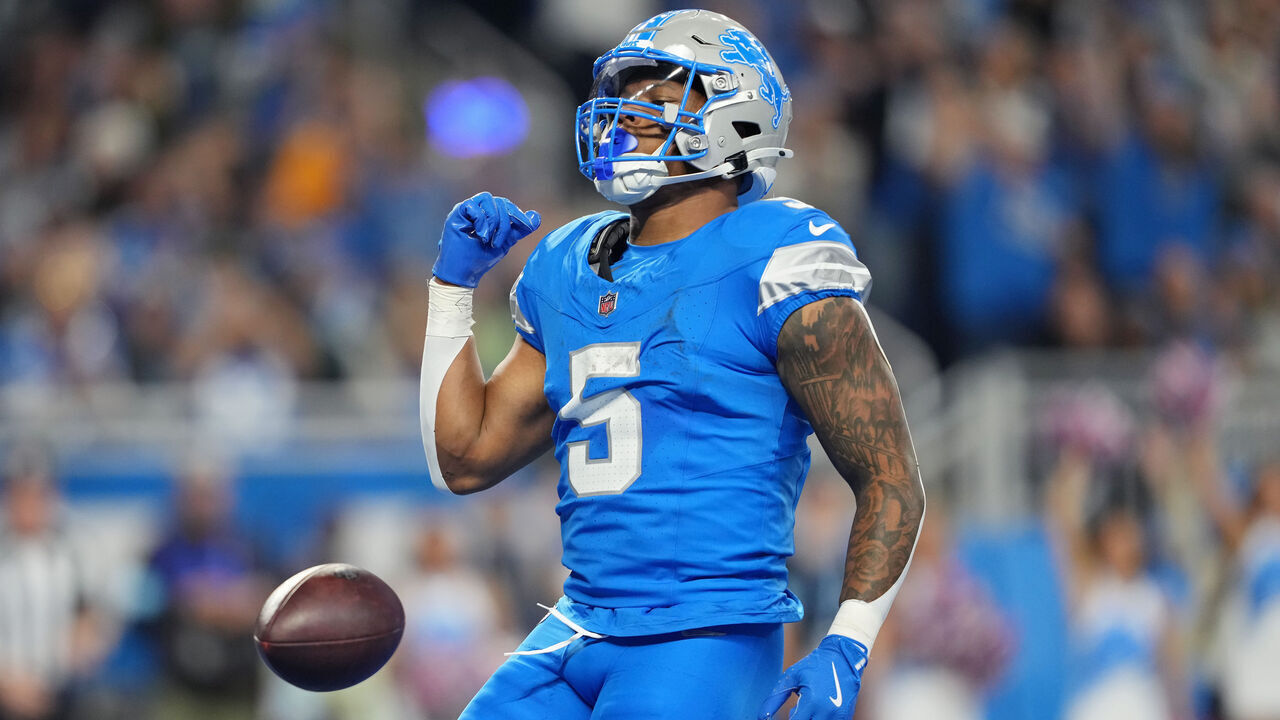 DETROIT, MICHIGAN - NOVEMBER 17: David Montgomery #5 of the Detroit Lions celebrates after scoring a touchdown in the first quarter of a game against the Jacksonville Jaguars at Ford Field on November 17, 2024 in Detroit, Michigan.