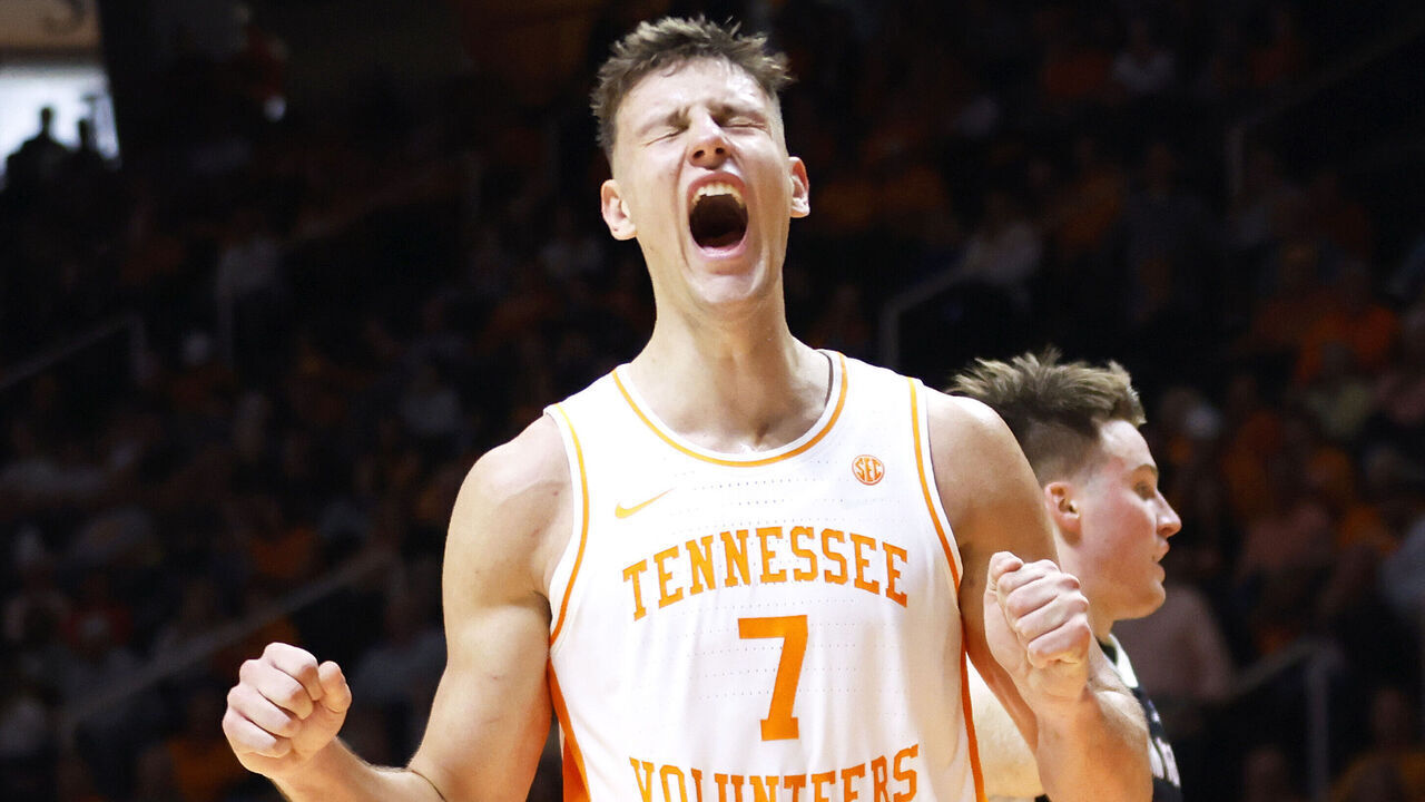 KNOXVILLE, TENNESSEE - NOVEMBER 17: Igor Milicic Jr. #7 of the Tennessee Volunteers reacts to a play during the first half of the game between Tennessee and Austin Peay at Thompson-Boling Arena on November 17, 2024 in Knoxville, Tennessee.