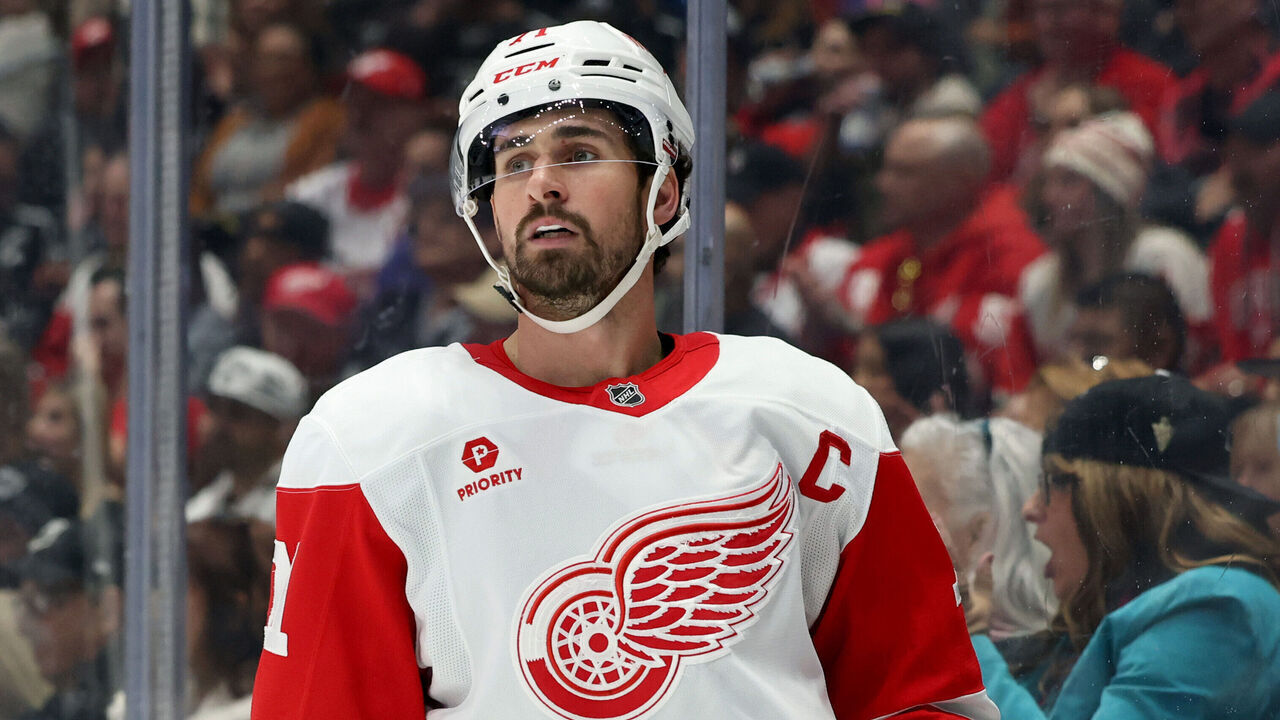 LOS ANGELES, CALIFORNIA - NOVEMBER 16: Dylan Larkin #71 of the Detroit Red Wings during a 4-1 loss to the Los Angeles Kings at Crypto.com Arena on November 16, 2024 in Los Angeles, California.