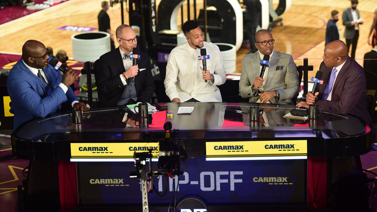 CLEVELAND, OH - FEBRUARY 19: NBA on TNT analysts, Shaquille O'Neal, Ernie Johnson Jr.,Kenny Smith and Charles Barkley talk with CJ McCollum #3 of the New Orleans Pelicans during State Farm All-Star Saturday Night on Saturday, February 19, 2022 at Rocket Mortgage FieldHouse in Cleveland, Ohio. NOTE TO USER: User expressly acknowledges and agrees that, by downloading and/or using this Photograph, user is consenting to the terms and conditions of the Getty Images License Agreement. Mandatory Copyright Notice: Copyright 2022 NBAE