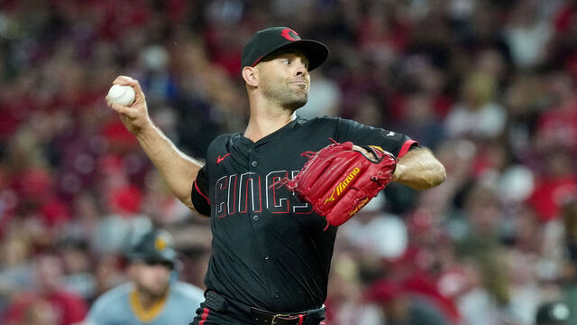 CINCINNATI, OHIO - SEPTEMBER 20: Nick Martinez #28 of the Cincinnati Reds pitches during the game against the Pittsburgh Pirates at Great American Ball Park on September 20, 2024 in Cincinnati, Ohio.