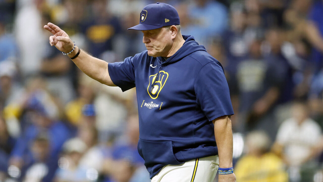 MILWAUKEE, WISCONSIN - OCTOBER 01: Manager Pat Murphy of the Milwaukee Brewers makes a pitching change in the fifth inning against the New York Mets during Game One of the Wild Card Series at American Family Field on October 01, 2024 in Milwaukee, Wisconsin.