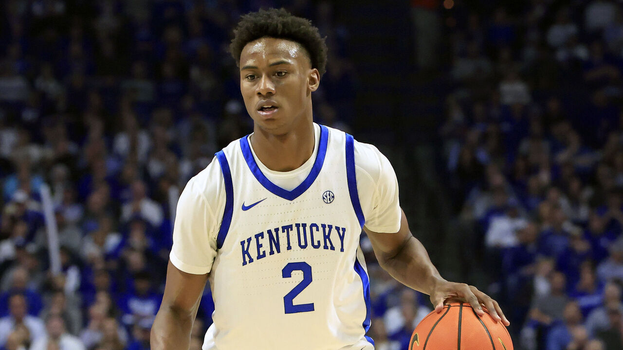 LEXINGTON, KENTUCKY - NOVEMBER 19: Jaxson Robinson #2 of the Kentucky Wildcats brings the ball up the court during the second half against the Lipscomb Bisons at Rupp Arena on November 19, 2024 in Lexington, Kentucky.