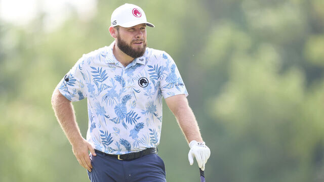 DUBAI, UNITED ARAB EMIRATES - NOVEMBER 17: Tyrrell Hatton of England reacts on the 3rd hole during day four of the DP World Tour Championship 2024 at Jumeirah Golf Estates on November 17, 2024 in Dubai, United Arab Emirates.