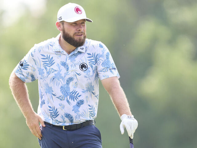DUBAI, UNITED ARAB EMIRATES - NOVEMBER 17: Tyrrell Hatton of England reacts on the 3rd hole during day four of the DP World Tour Championship 2024 at Jumeirah Golf Estates on November 17, 2024 in Dubai, United Arab Emirates.