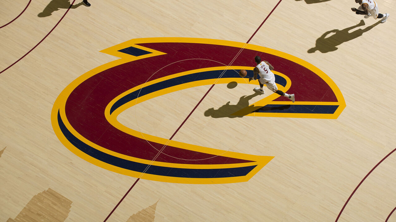 Basketball: NBA Finals: Aerial view of Cleveland Cavaliers JR Smith (5) in action vs Golden State Warriors at Quicken Loans Arena. Game 3. View of C logo at halfcourt. Cleveland, OH 6/7/2017 CREDIT: Greg Nelson (Set Number: SI902 TK1 )