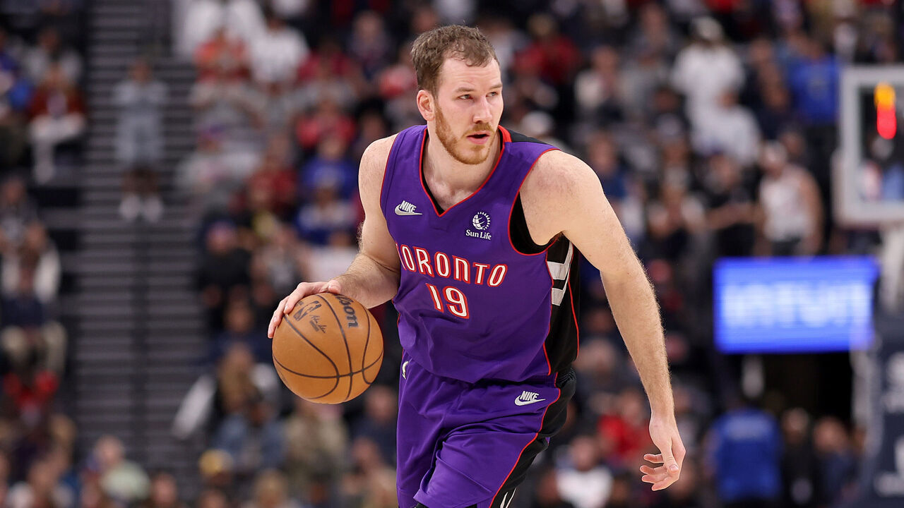 INGLEWOOD, CALIFORNIA - NOVEMBER 09: Jakob Poeltl #19 of the Toronto Raptors dribbles up court during the first half f a game against the LA Clippers at Intuit Dome on November 09, 2024 in Inglewood, California. NOTE TO USER: User expressly acknowledges and agrees that, by downloading and/or using this photograph, user is consenting to the terms and conditions of the Getty Images License Agreement.
