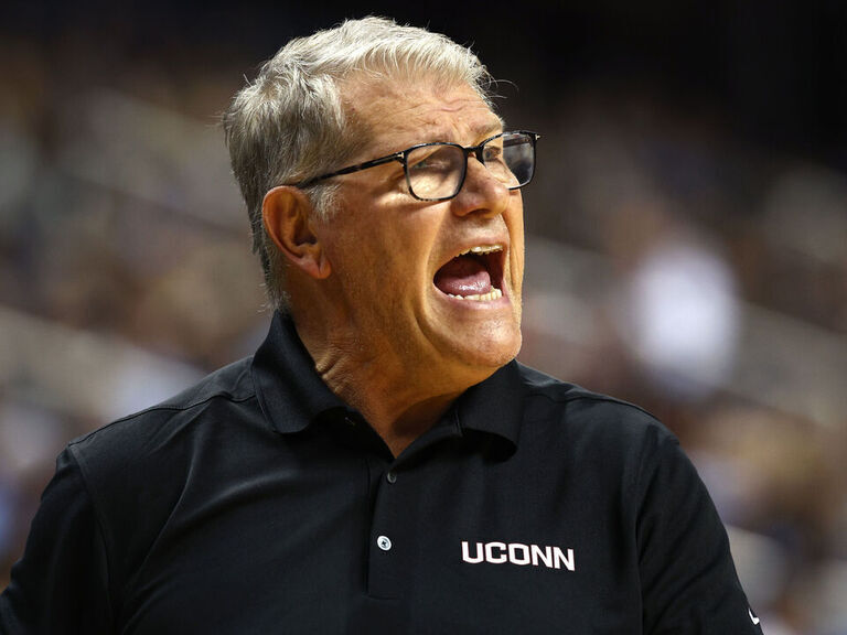 Auriemma becomes winningest coach in NCAA basketball | theScore.com